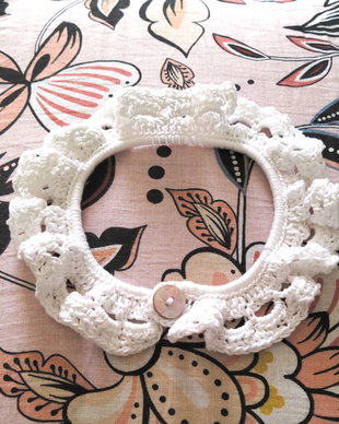 Guleras alb crosetat