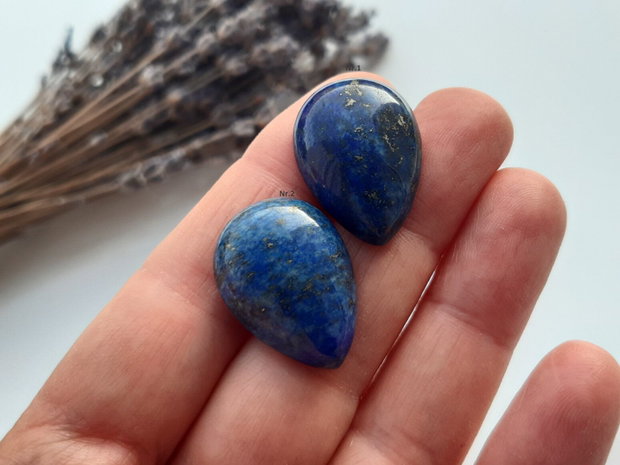 Cabochon lapis lazuli