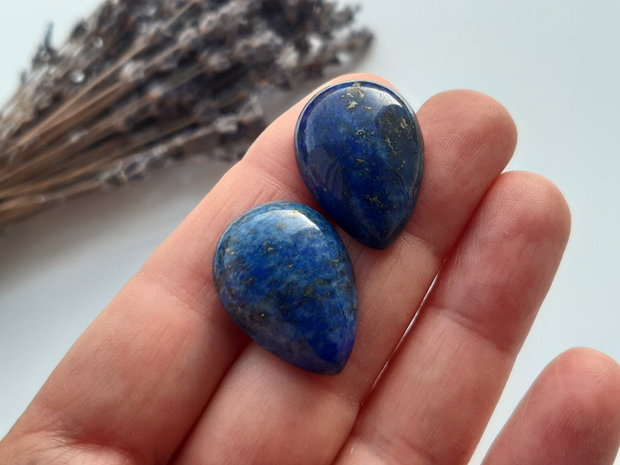Cabochon lapis lazuli