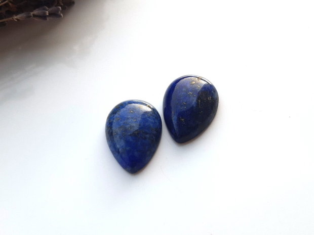 Cabochon lapis lazuli
