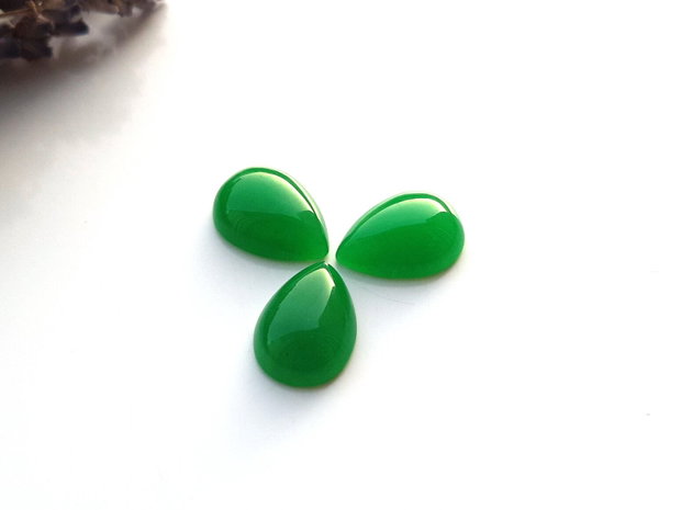 Cabochon green jad