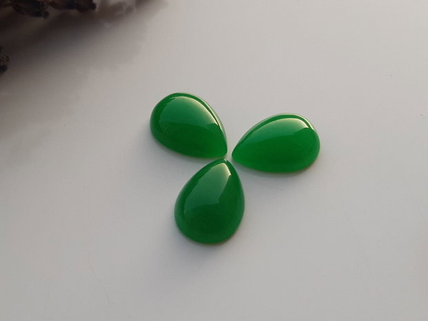 Cabochon green jad
