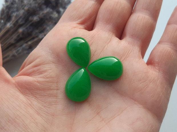 Cabochon green jad