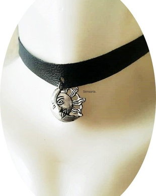 chocker piele cu pandantiv soare si luna