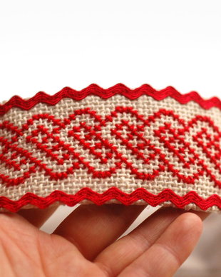 Brau cu broderie manuala