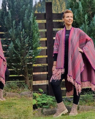 Poncho din material tricotat