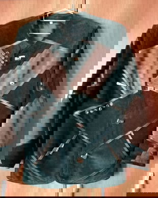 Jacketa de piele tiroleza