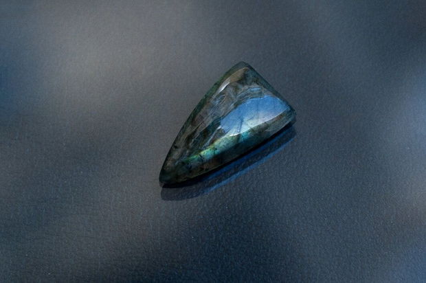 Cabochon labradorit - L745