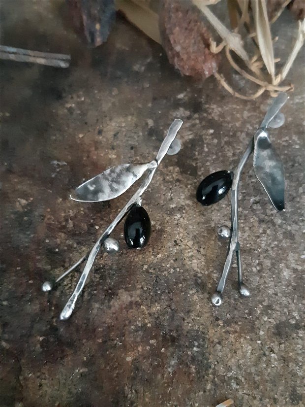 Cercei cu tija din argint 925 partial oxidat si onix - crengute cu masline