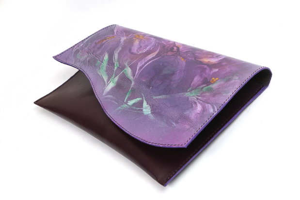 Plic din piele burgundy, pictat manual, Iris(h) Dance