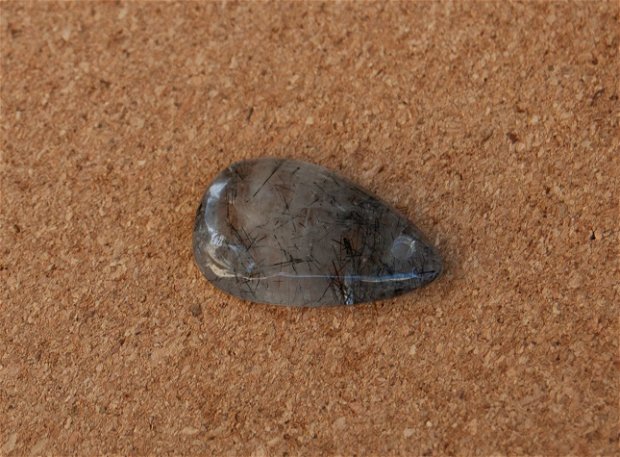 Pandantiv quartz turmalinat - forma lacrima