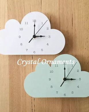 Ceas din lemn pentru camera copiilor