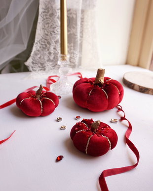Dovleci decorativi din catifea cu cristale si perle