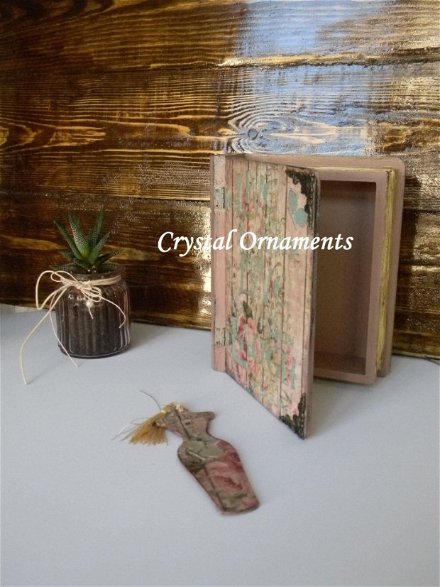 Cutie din lemn carte
