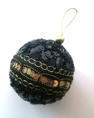 Glob din plastic decorat
