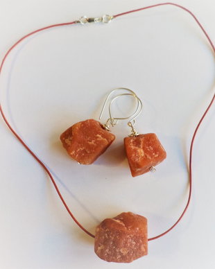 Set handmade colier si cercei din pietre brute de carneol