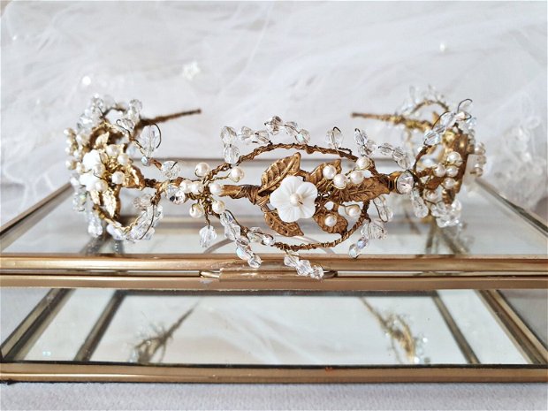 ANAIS / Coronița mireasa cu perle swarovsky și flori albe de sidef