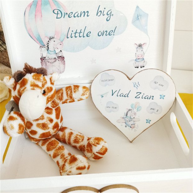 Flying Giraffe - Cutie personalizata pentru copii | Cutie de amintiri/trusou botez | Cutie cu tema girafa pentru baieti
