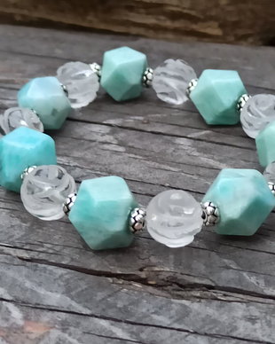 Bratara din amazonit și cuarț sculptat cu accesorii decorative din argint