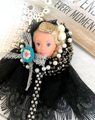 Brosa decorativa Barbie