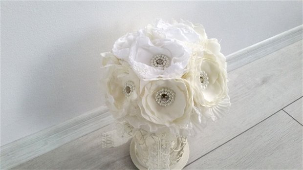 Buchet de mireasa, cu anemone・Buchet floral・Design Floral・Buchet luxuriant