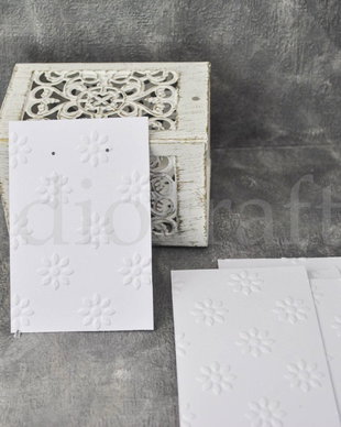 Set 25 cartonase albe embosate pentru cercei