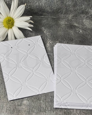Set 25 cartonase albe embosate pentru cercei