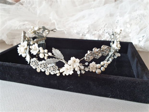 EVA / Coronița cu perle albe și flori