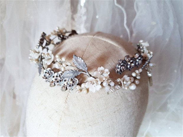 EVA / Coronița cu perle albe și flori