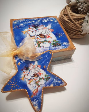 Set format din cutie de lemn 16/16 cm si decoratiune in forma de stea, 14 cm, petsonalizabil cu mesaj, cadou Craciun (profesori, nasi, invatatori, etc).