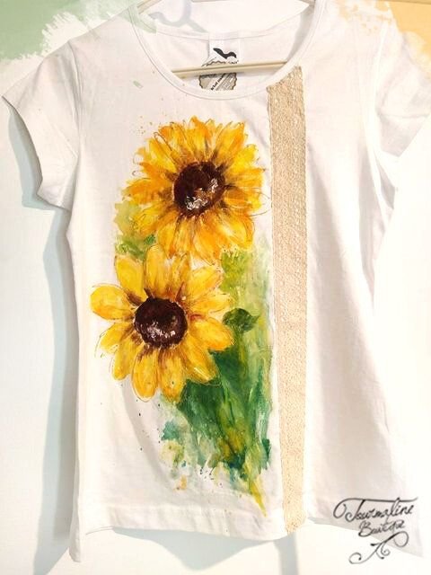 Tricou Floarea Soarelui și broderie. Tricou pictat manual.