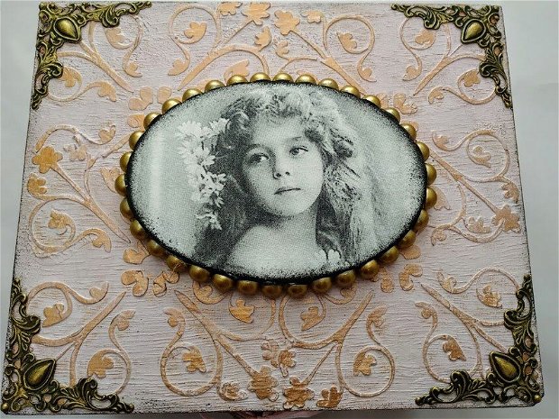 Cutie bijuterii in stil victorian