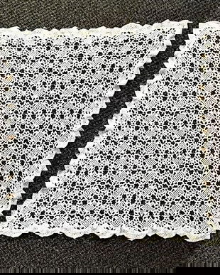 fata de masa dantela crosetata manual