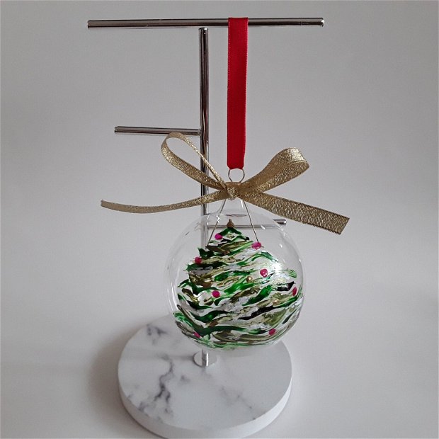 Glob din sticla personalizat si pictat manual cu un brad de Crăciun inzapezit