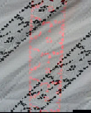 Broderie cu decupaje