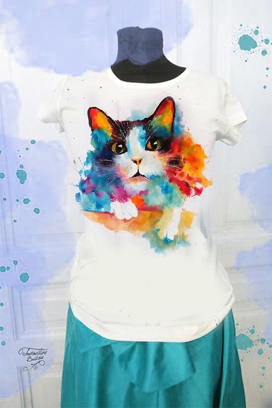 Tricou pisica multicoloră. Tricou pictat manual.