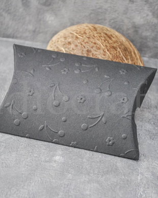 Cutiuta pillow neagra din carton embosat