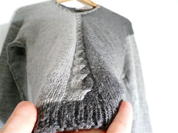 Bluza tricotata in nuante de gri