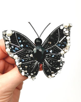 Vândut Brosa- Black & White Butterfly
