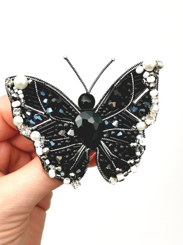 Vândut Brosa- Black & White Butterfly