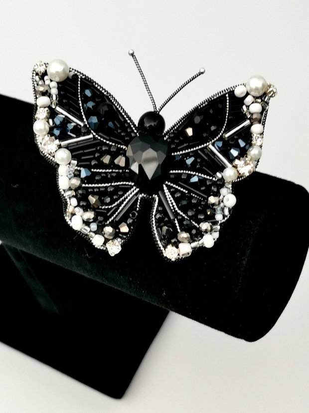 Vândut Brosa- Black & White Butterfly