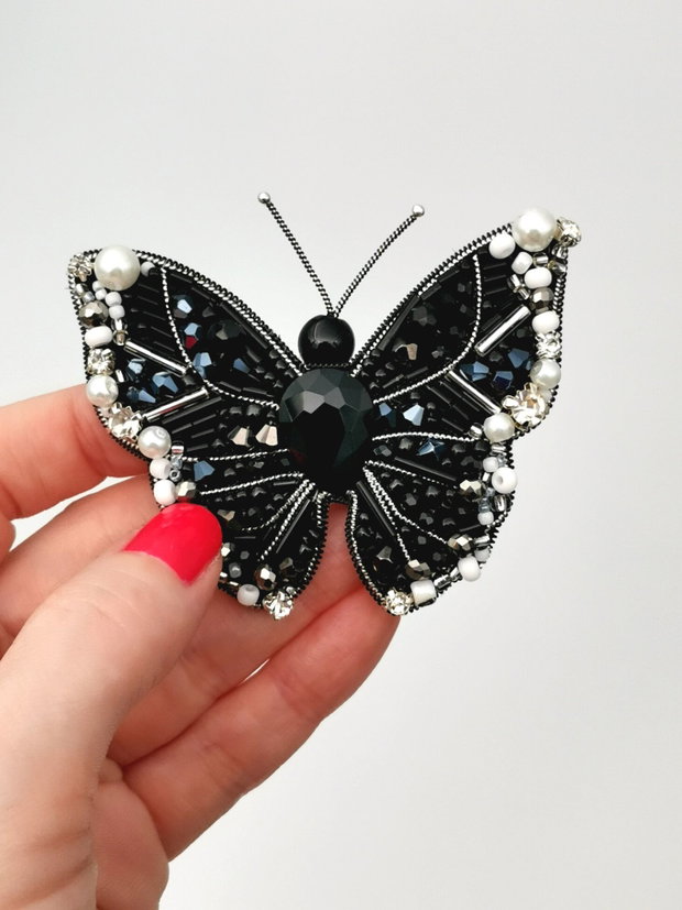Vândut Brosa- Black & White Butterfly