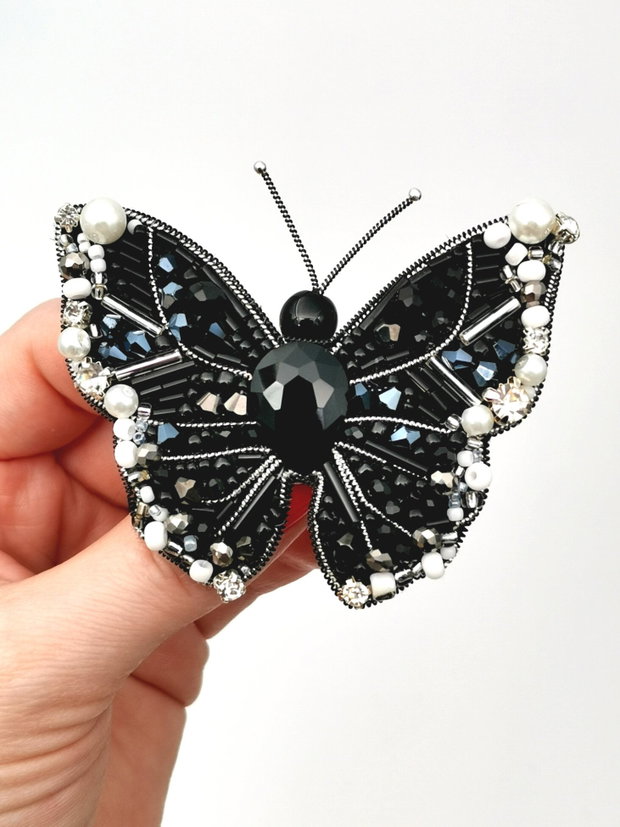 Vândut Brosa- Black & White Butterfly