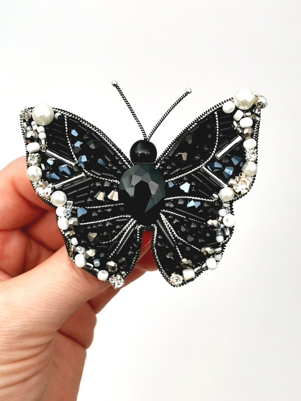 Vândut Brosa- Black & White Butterfly
