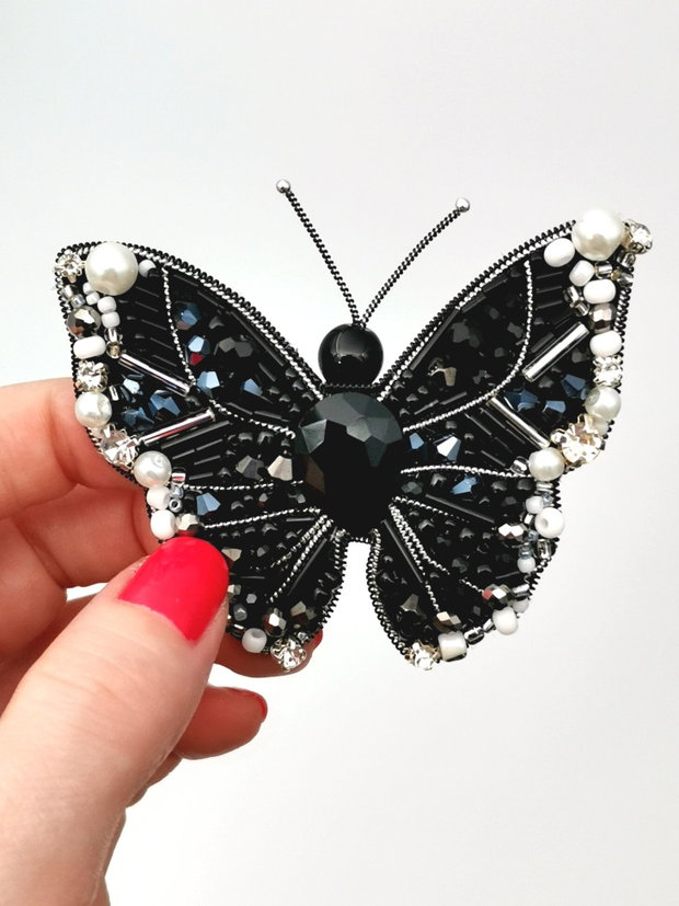 Vândut Brosa- Black & White Butterfly