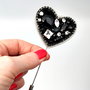 Vândut Brosa Black Heart