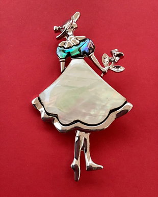 Brosa doamna cu palarie & paua shell