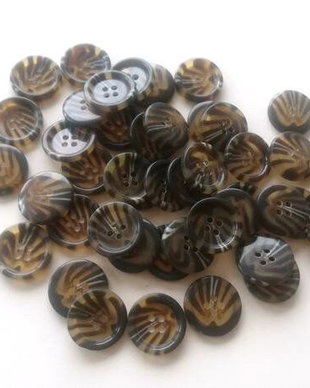 Nasturi din plastic. Nasturi rotunzi