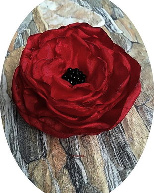 brosa floare rosie de matase