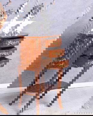 Comoda din lemn masiv furniruit cu decoratiuni din alama